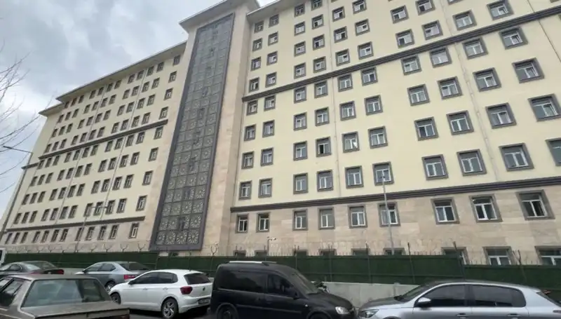 Kız Öğrenci Yurdunda Şok Olay: Yabancı Bir Kişi Oda Oda Dolaştı