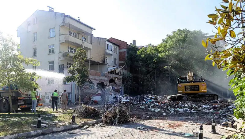 Sındırgı'da Deprem Artçılarının Etkisi: Neler Oluyor?