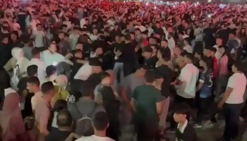 Konserde Yaşanan Bıçaklı Kavga: Üç Genç Yaralı