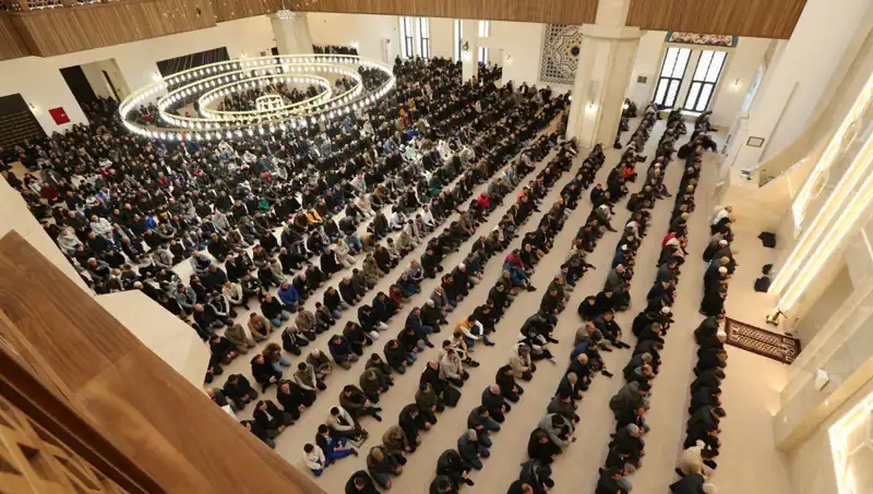 Güzel Cuma: İstanbul, Ankara ve İzmir'de Cuma Namazı Saatleri!