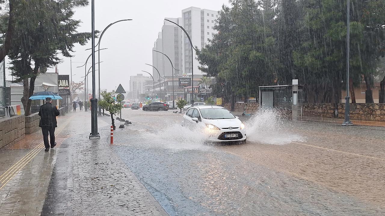 Meteoroloji 17 ili uyardı: Turuncu ve Sarı kodlar devrede!