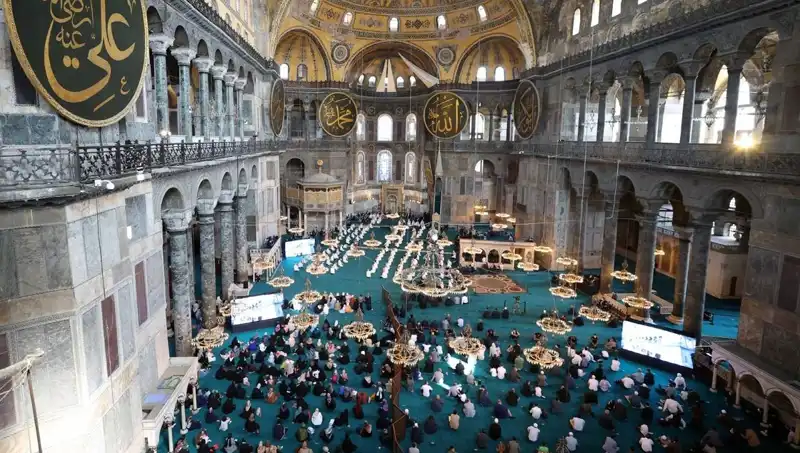 Ayasofya'nın Kapısını Kıran Sanığa Verilen Ceza Dikkat Çekti