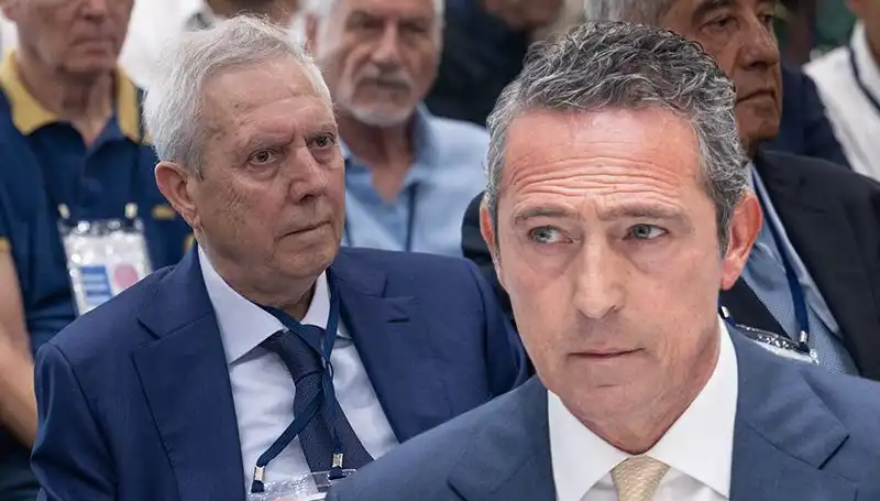 Fenerbahçe Divan Kurulu'nda Aziz Yıldırım’ın Adaylık Açıklaması Gerginliği Yaşandı