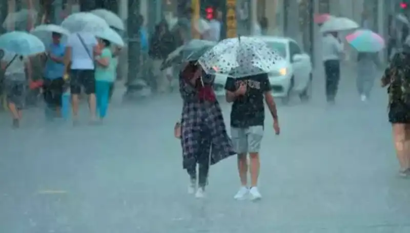 Meteoroloji Uyardı: İstanbul'da Sağanak, Yangın Bölgesinde Şiddetli Rüzgar Bekleniyor