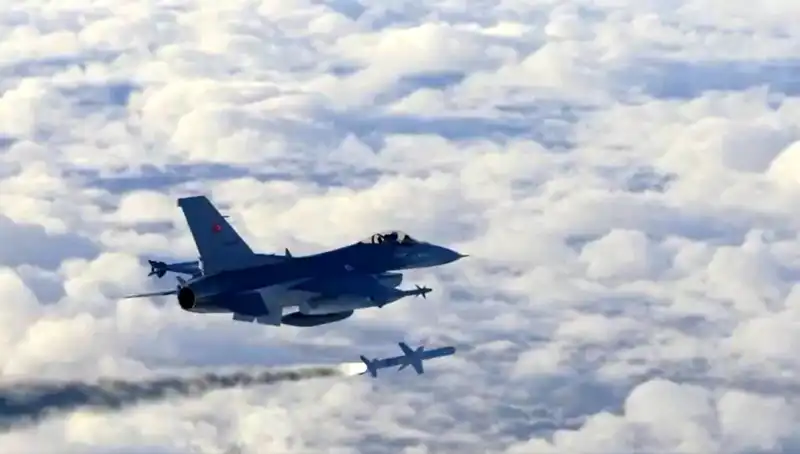 Türkiye’nin F-16 EDPOD Sistemi Tüm Testleri Başarıyla Tamamladı!