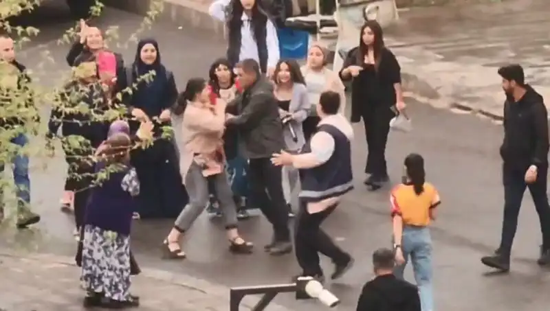 Adliye Önünde Tekmeli Yumruklu Kavga: Olayın Perde Arkası