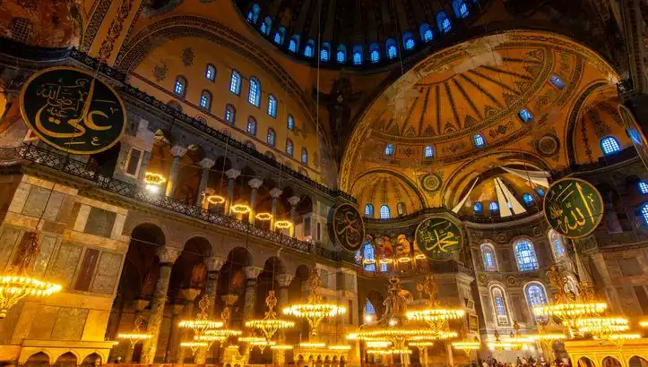 Bugün Teravih Namazı Saatleri: İstanbul, Ankara ve İzmir'de Kılınacak Zamanlar