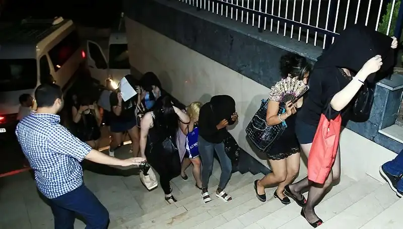 Düzce'de Fuhuş Operasyonu: 5 Zanlı Yakalandı, Suç Ağı Çözüldü