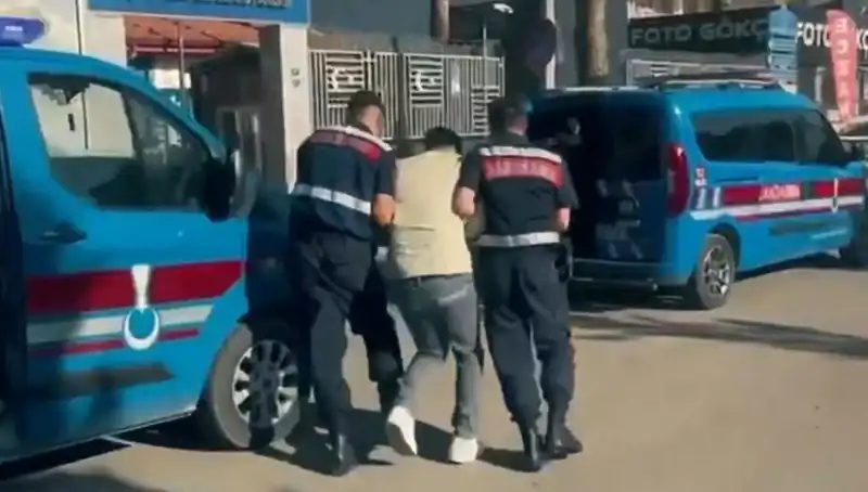 Türkiye’nin 10 İlinde Suç Örgütlerine Büyük Operasyon: 74 Gözaltı