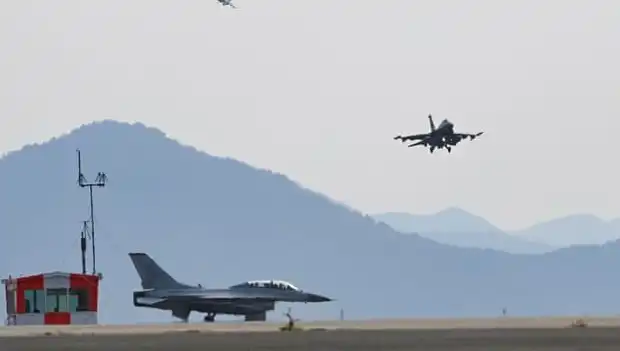 Güney Kore'de Askeri Tatbikat Esnasında Savaş Uçağı Kazara Köyü Bombaladı