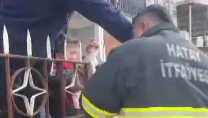 Hatay’da Şok Edici Kaza: Çocuğun Koluna Demir Korkuluk Saplandı!