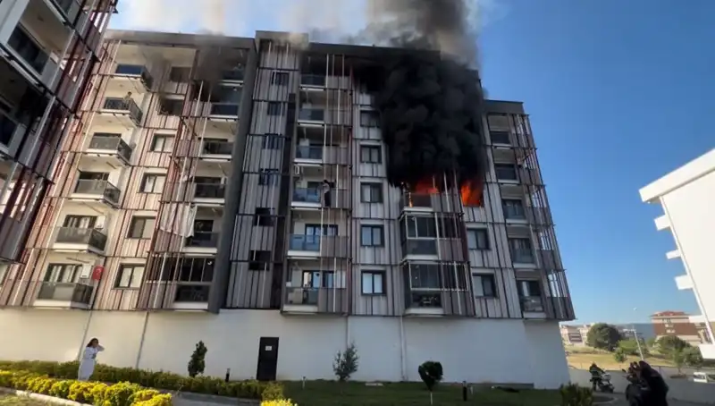 Çanakkale'de Gece Yarısı Korku Dolu Anlar: Yangın Panik Yaratıdı