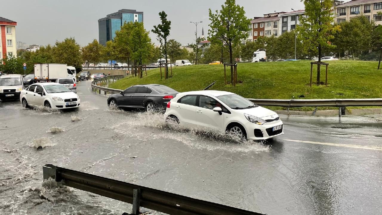 Kuvvetli Yağış Uyarısı 10 İl İçin Yapıldı