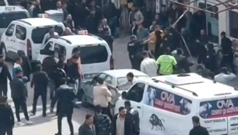 Erciş'te Taşlı Sopalı Kavga: 7 Gözaltı ile Olayın Ayrıntıları