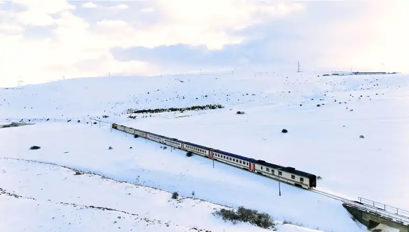 Turistik Doğu Ekspresi: Karlı Ovalarda Masal Gibi Bir Yolculuk