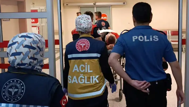 İki Yaralı: Polis Ekiplerinin Karıştığı Kaza Şok Etti