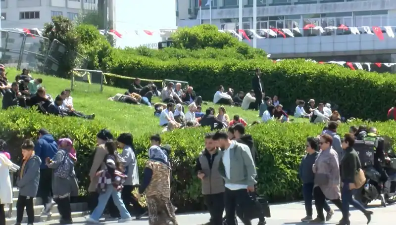 Taksim'de Deprem Yoğunluğu: Uzmanlardan Uyarılar ve Öneriler