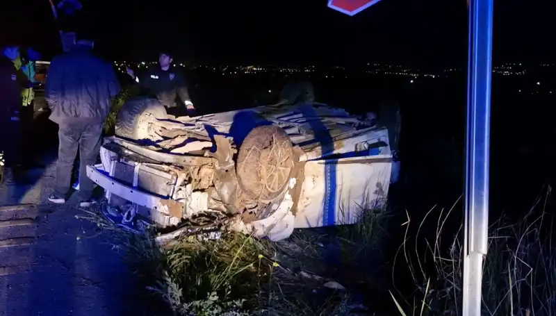 Otomobil Devrildi: Feci Kaza 1 Can Aldı, 3 Yaralı!