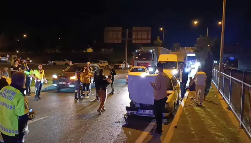 Otoyolda Şok! Geri Dönüş Yapan Araçta 4 Yaralı, 2'si Çocuk