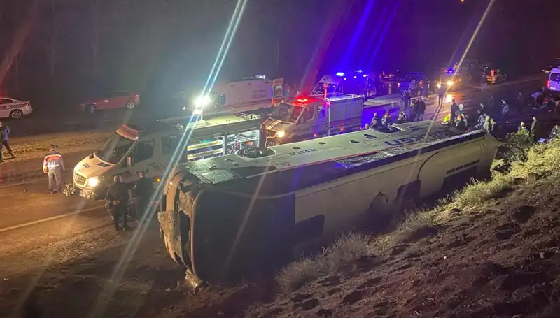 İşçi Servisi Kazası: Şarampole Devrilen Araçta 23 Yaralı