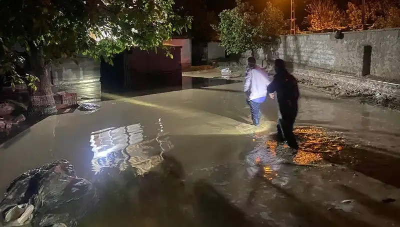 20 Dakikada Yaşanan Sel Felaketi: 1 Ev Çöktü, 3 Ev Boşaltıldı