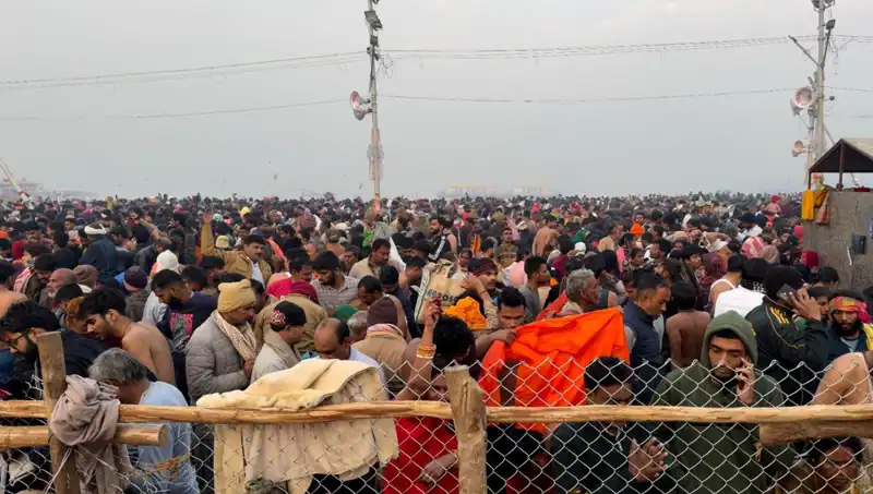 Hindistan'daki Dini Festivalde Feci İzdiham: 6 Kayıp