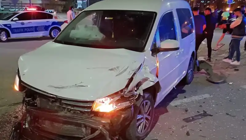 Batman'da Korkunç Kaza: Otomobil ile Hafif Ticari Araç Çarpıştı, 7 Yaralı!