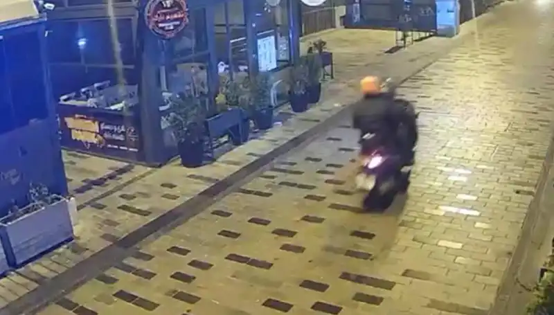Gece Kulübünde Şoke Eden Haraç Saldırısı: Silahlı Çatışma Ortamı Değiştirdi