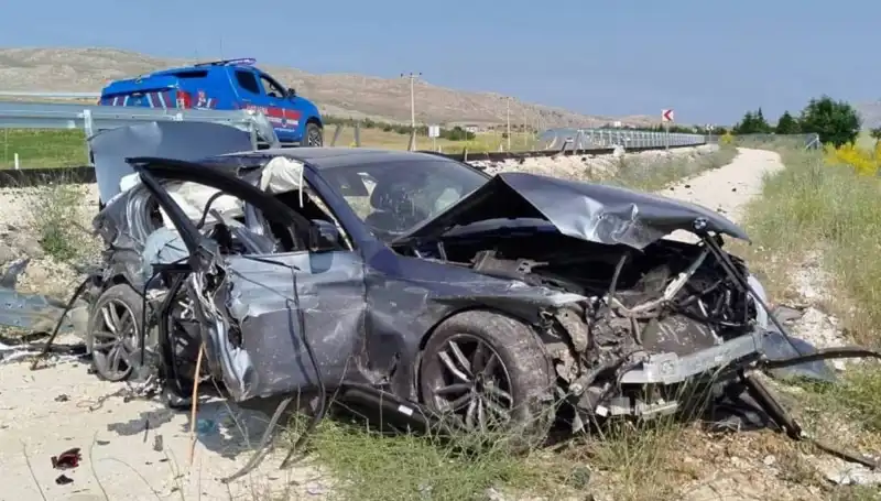 Sivas’ta İki Ayrı Trafik Kazası: 9 Yaralı, Hayat Kayıpları Kıl payı