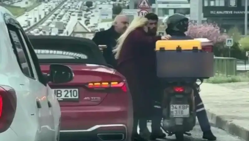 D-100'de Gerilim: Tartışma sırasında Motokuryeye Silah Çekildi