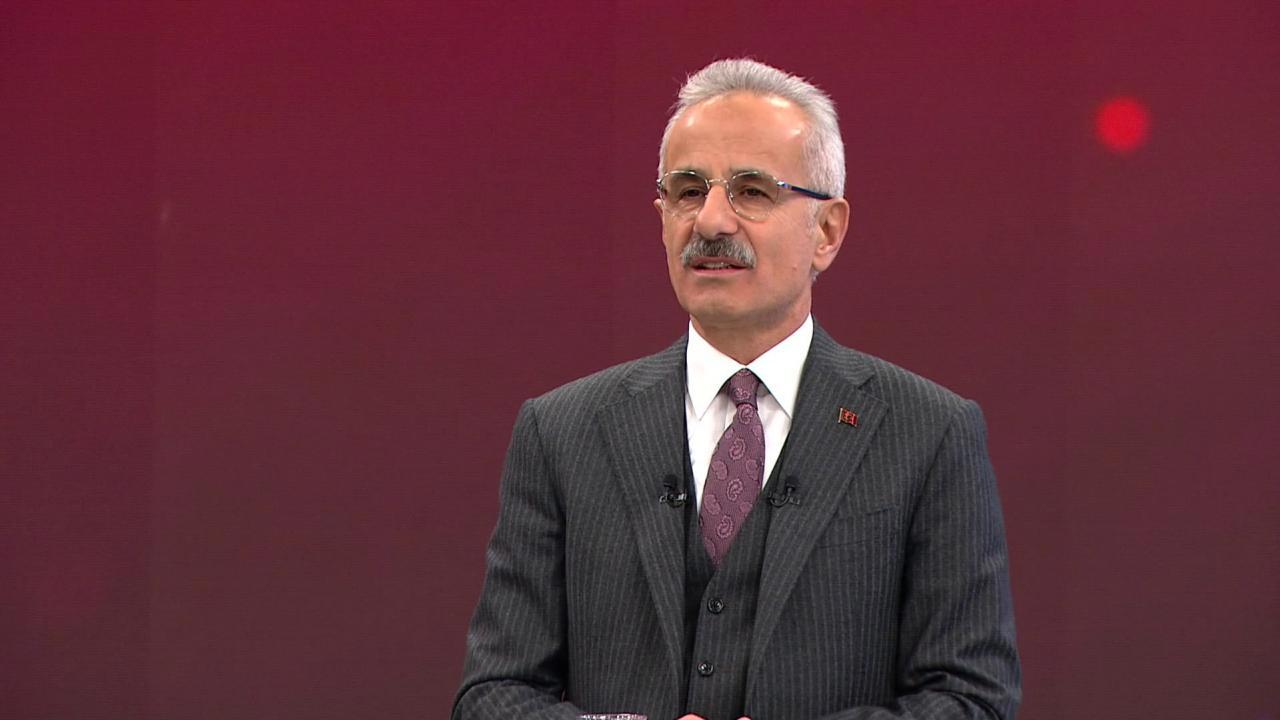 Bakan Uraloğlu, bu yıl sosyal medyaya düzenleme getirileceğini açıkladı.