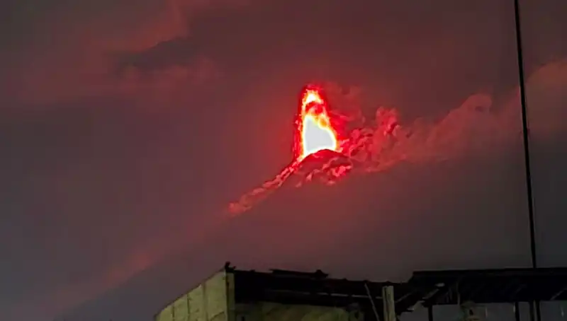 Fuego Yanardağı Patladı: 30 Bin Kişi Tahliye Ediliyor