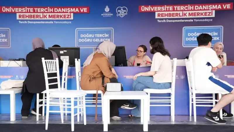 İstanbul'da Üniversite Tercih Destek Ağı: İBB Rehberlik Merkezleri Faaliyete Geçti