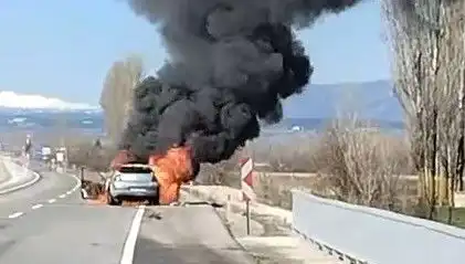 Kütahya'da Seyir Halindeki Otomobil Kıyameti: Alev Alev Yandı