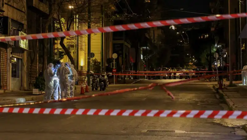 Atina'da Şüpheli Çantanın Patlaması: Kentte Panik Havası