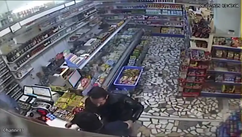 Cezaevi Firarisi Markette Korku Saldı: Bıçakla Dehşet Anları!