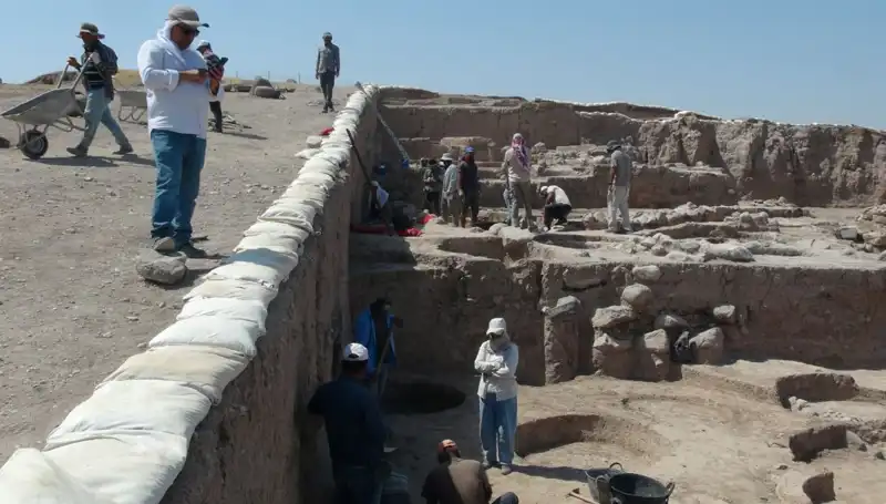 Kilis'teki Oylum Höyük'te Sıcak Hava Koşullarında Kazı Çalışmaları Devam Ediyor