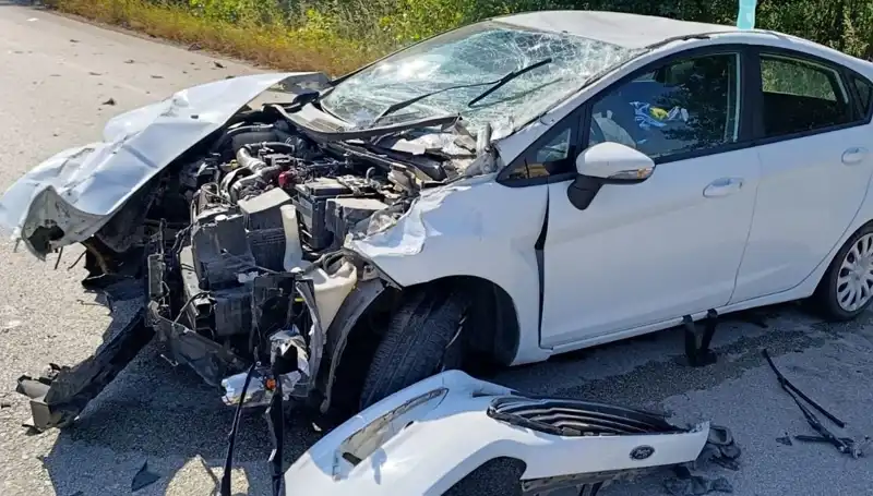 Çanakkale'de Feci Trafik Kazası: İki Yaralı Ambulansa Kaldırıldı