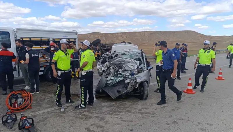 Yozgat'ta Feci Trafik Kazası: 3 Kişi Hayatını Kaybetti, 2 Kişi Yaralı