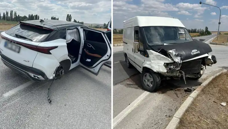 Çorum'da Feci Kaza: İki Araç Kafa Kafaya Çarpıştı
