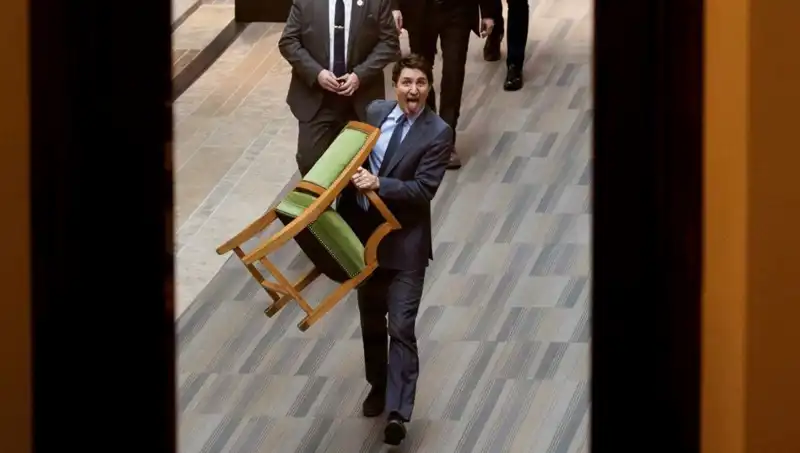 Trudeau, Sandalyeyi de Alıp Gitti: Halk Son Kez Çaldı!