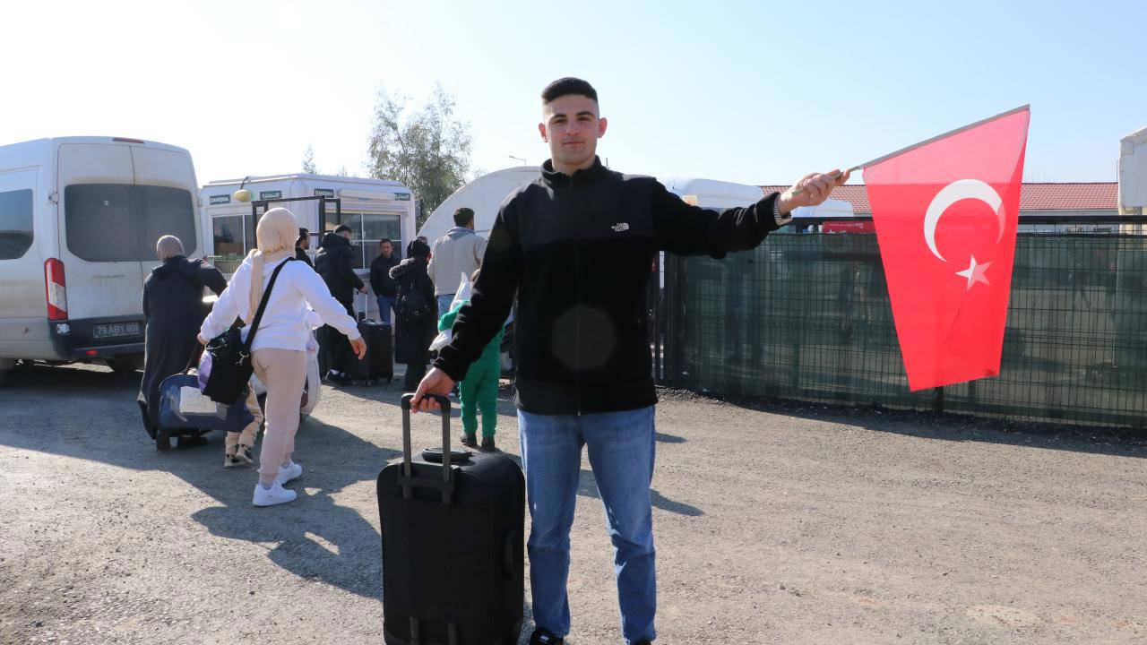 Suriye'ye Türk bayrağıyla dönen Abdulkadir'ın sözleri yürekleri dağladı