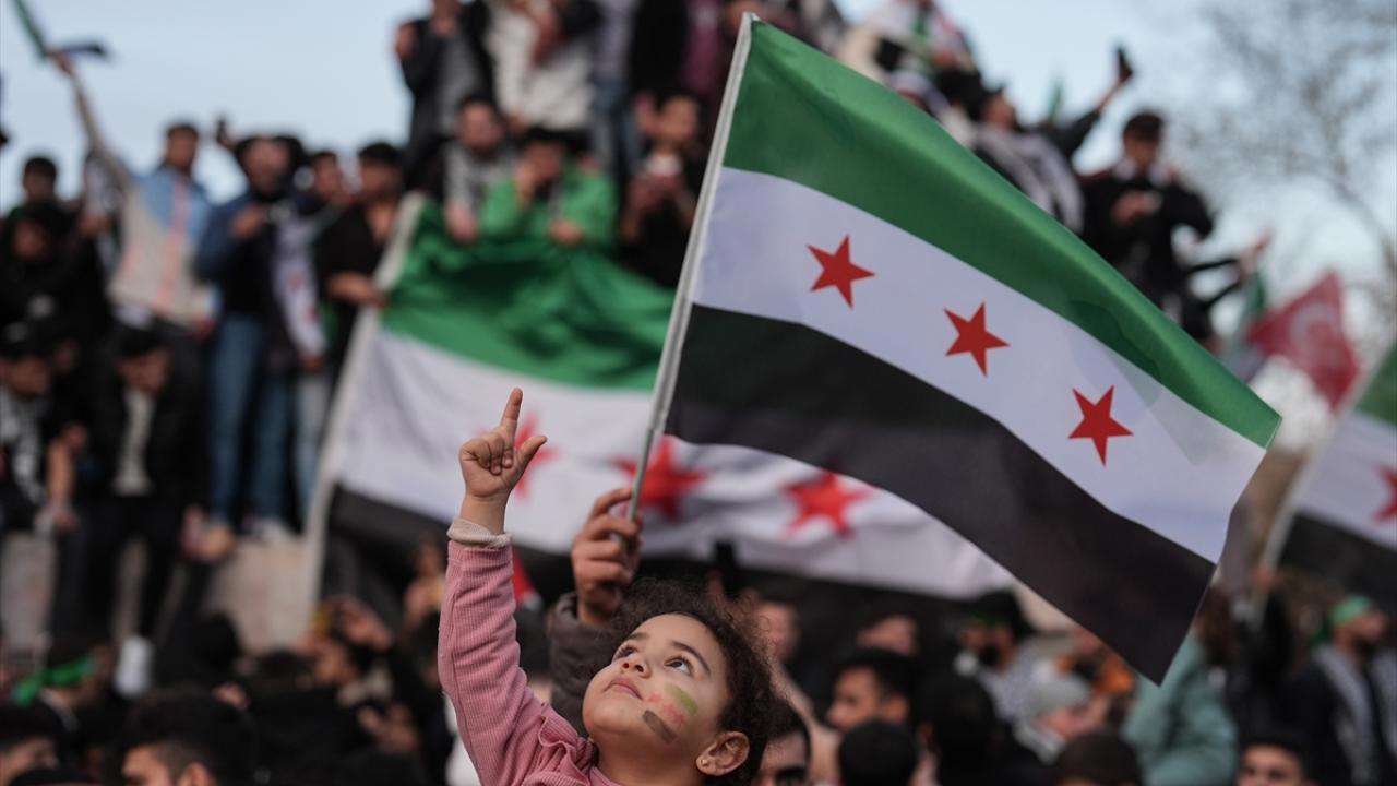 Suriye'nin Yeni Bayrağı Hakkında Detaylar