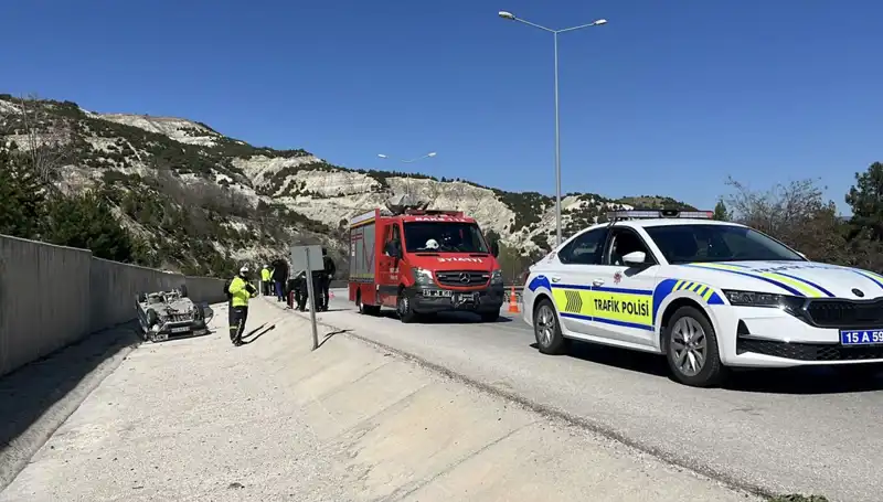 Burdur'da Feci Kaza: İki Çocuk da Yaralandı, Dört Kişi Hastaneye Kaldırıldı