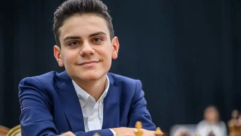 16 Yaşında Tarihe Geçti: Genç Türk Sporcu Dünya Şampiyonunu Yendi