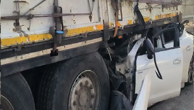 TIR Kazasında Mide Bulandıran Detaylar: Arkadan Ok Gibi Saplandı