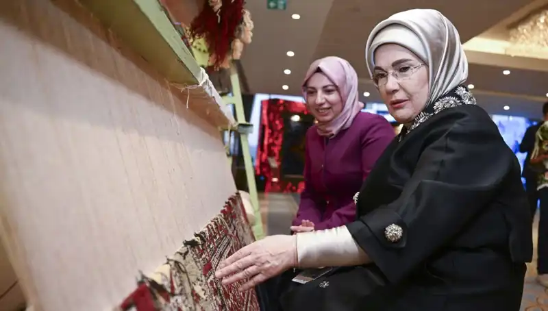 Emine Erdoğan’ın Özgün Halısı Açık Artırmada Satıldı: Geliri Depremzedelere Yardım Ediyor