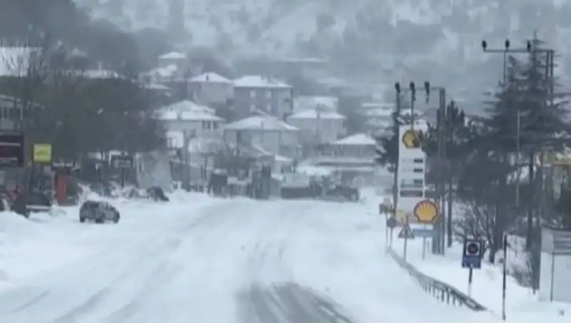 Sertavul Geçidi'nde Kar ve Sis Etkisi ile Ulaşım Durdu