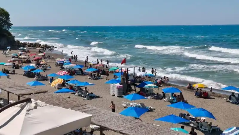 Akçakoca'da Denizde Yasak! Yaz Tatili Hayalleri Yıkıldı