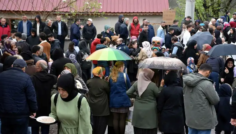 Bir Asırlık Geleneği Yaşatan Bayramlaşma Geleneği: 12 Bin Kişi Bir Araya Geldi!